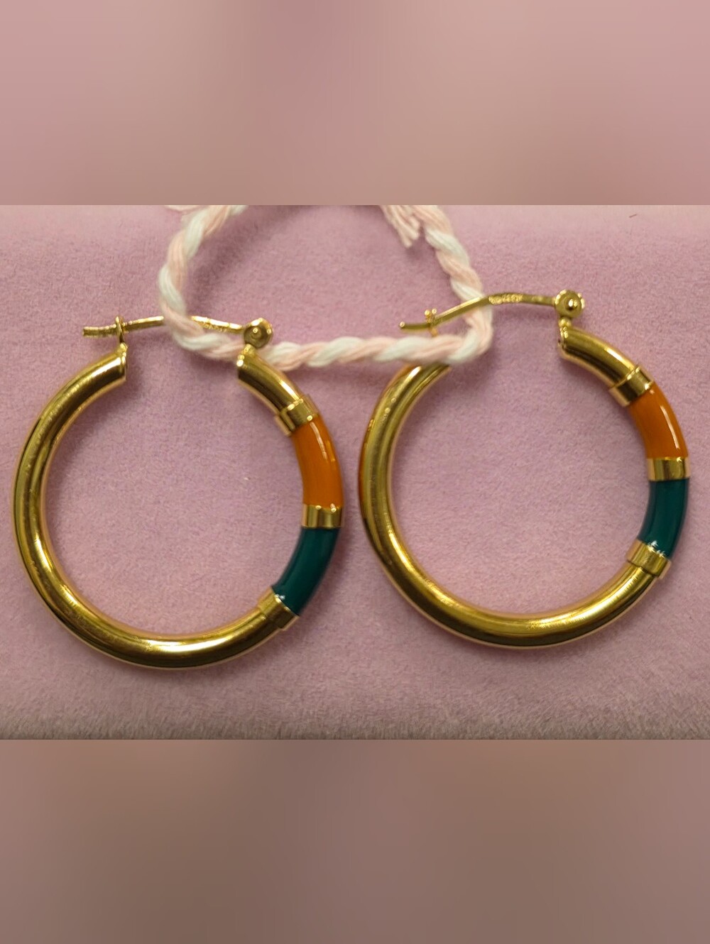 🍀✨️18K Real Gold Hoop Earrings with Green and Coral Enamel Accents ✨️🍀 - Picture 3 of 3